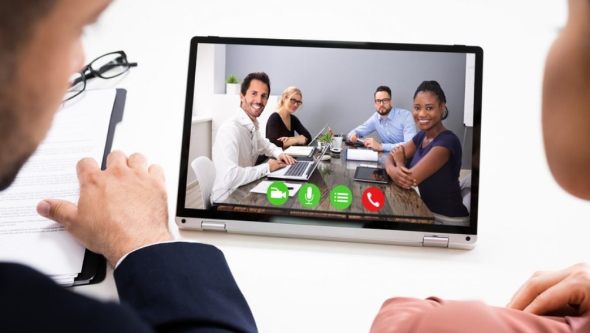 Pros and Cons of the Hybrid Office Model